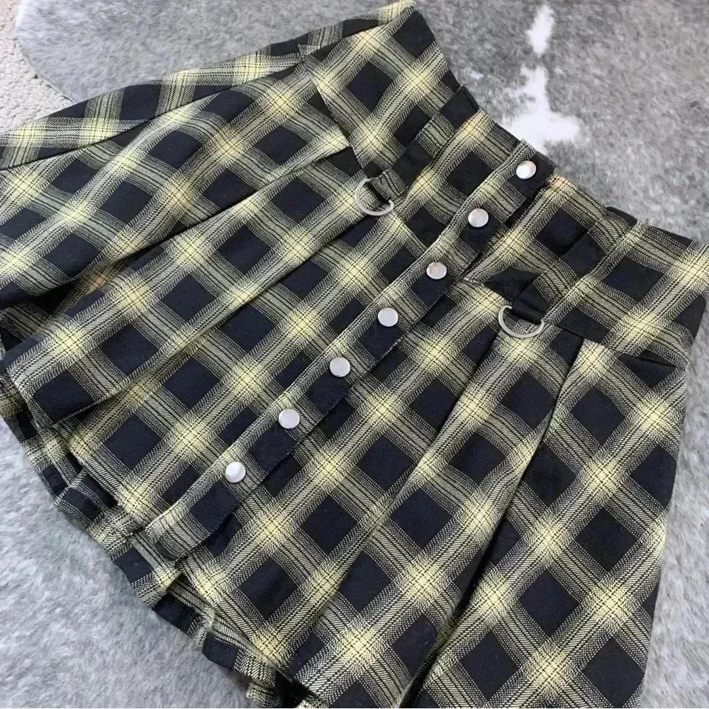 Hot Topic Plaid Pleated Skirt - Picture 4 of 10